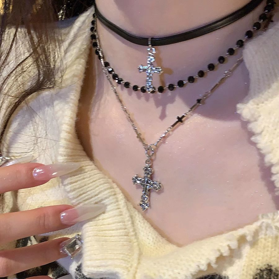 Collar con colgante de cruz de - Women'S Emo Accessories reseña y precio