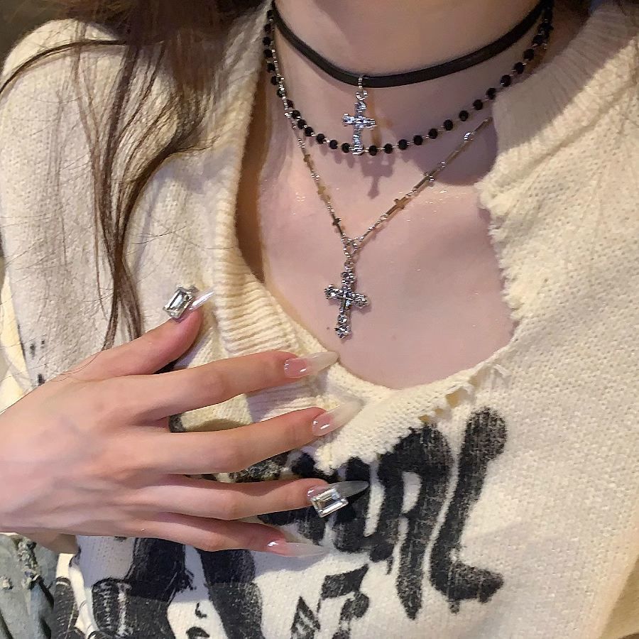 Collar con colgante de cruz de - Women'S Emo Accessories reseña y precio